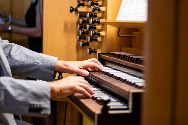 MEDYTACJE O TAJEMNICY EUCHARYSTII - muzyczne rozważanie poprowadzili Elżbieta Grodzka-Łopuszyńska (sopran) i Julian Gembalski (organy)